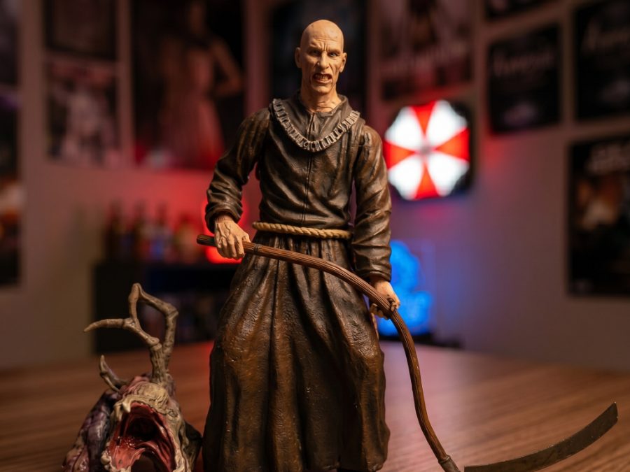 Resident Evil Action Figures – HUNK, Illuminados Monk