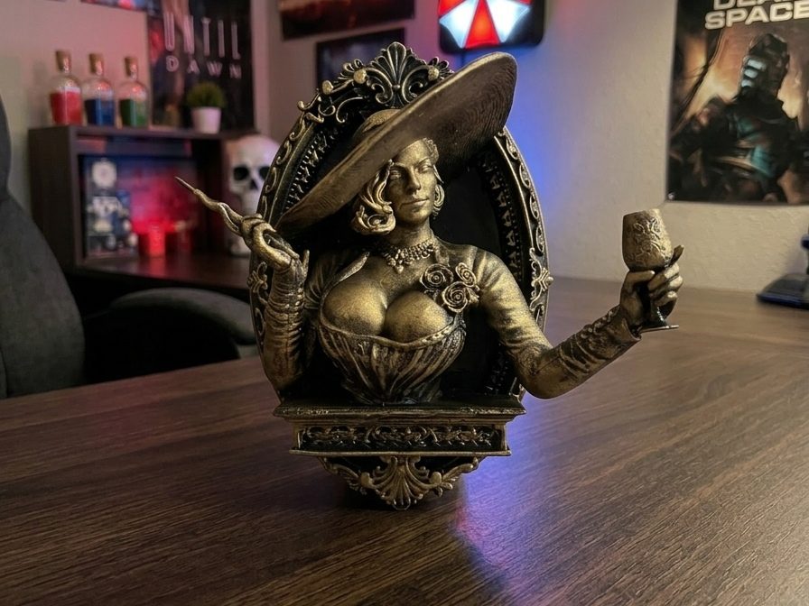 Resident Evil Lady Dimitrescu Wall Decor